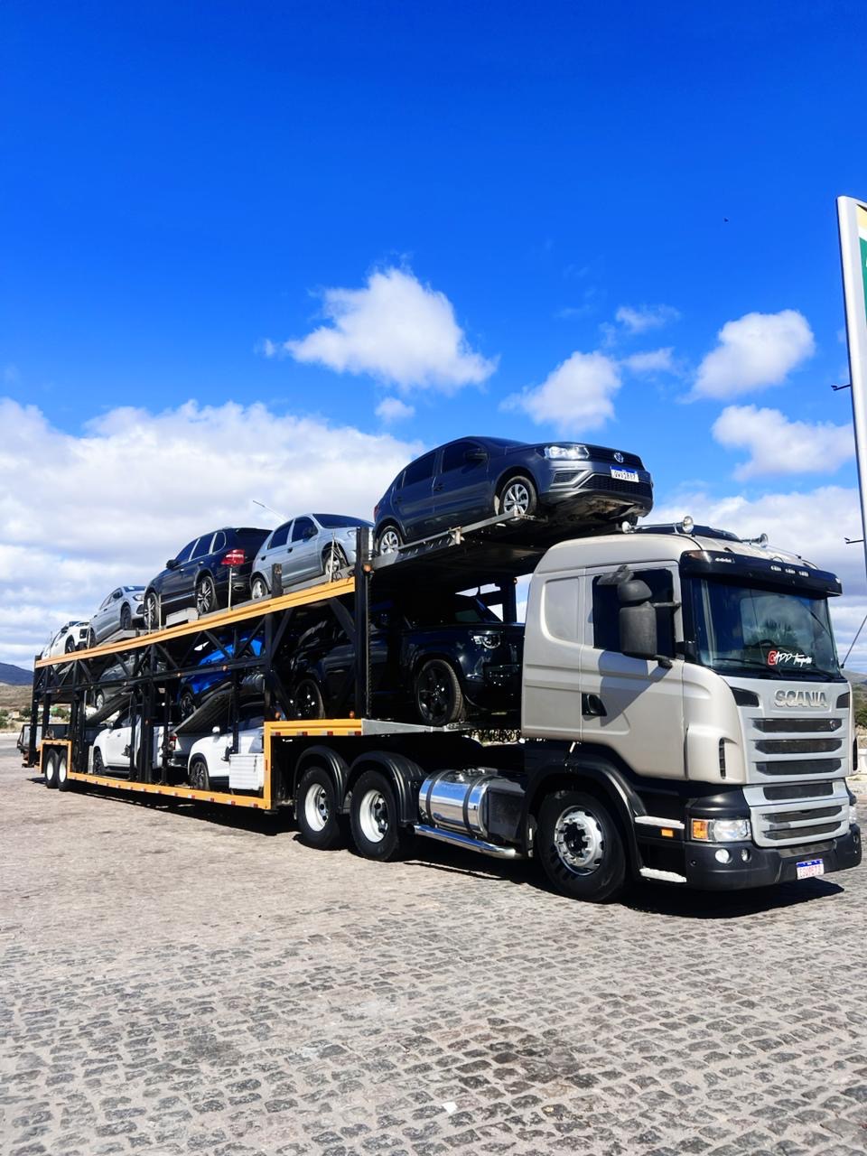 Cegonha APP Transportes carregada