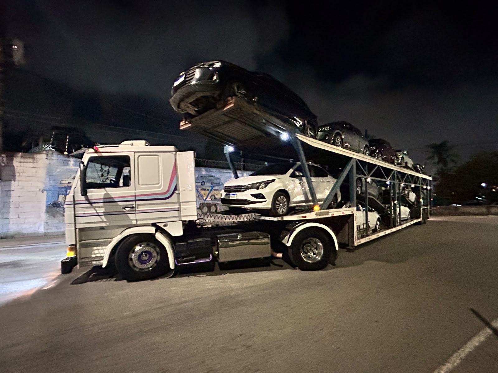 Transporte noturno de veículos